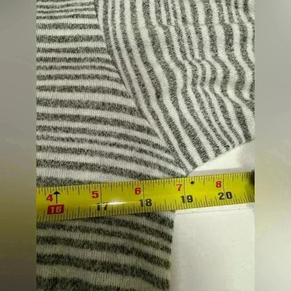 Lavender Field women’s pullover blouse soft grey bell sleeves loose fit size M - Picture 7 of 9